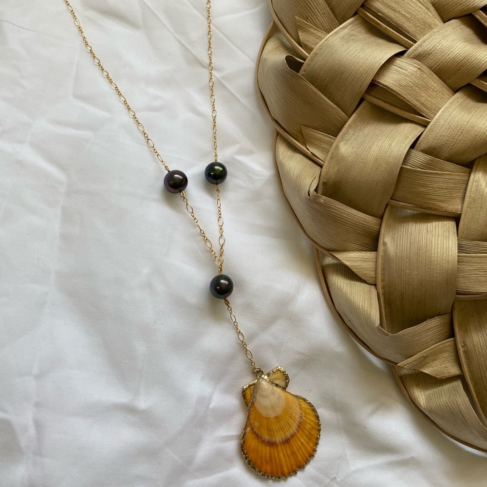 Gold trimmed shell necklace